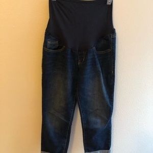Old navy maternity Capri jeans.